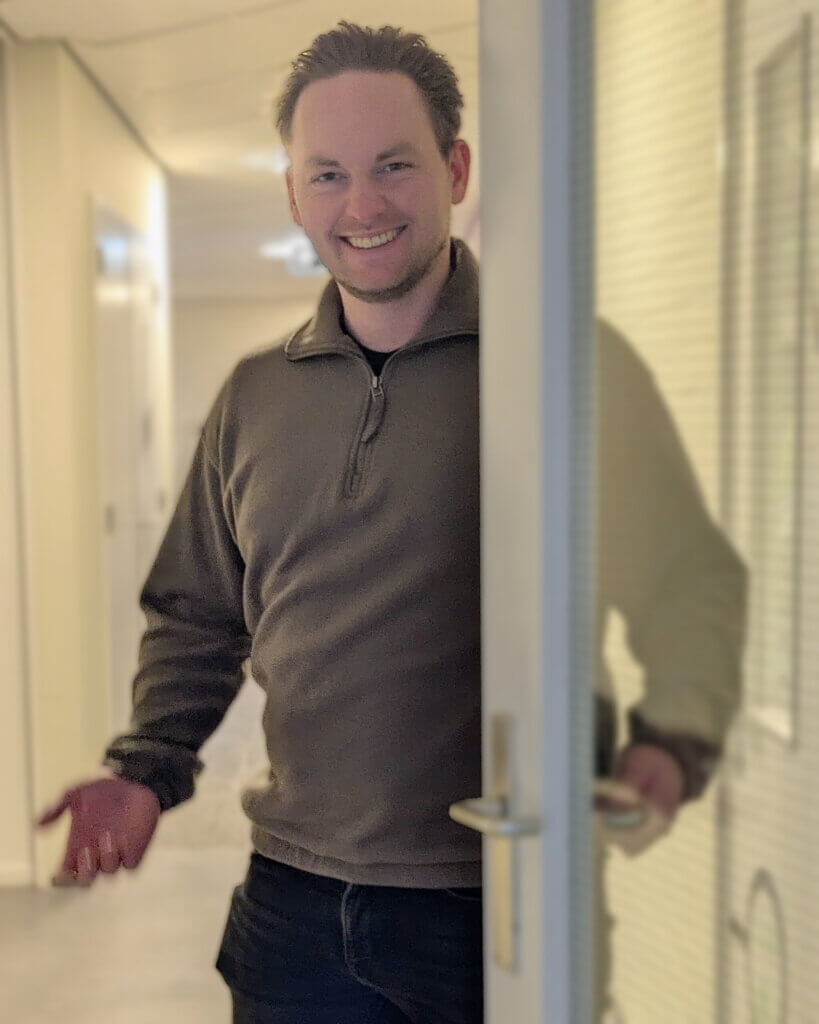 Belegger Kees opent de deur voor beginnende beleggers die de zaken dit keer anders willen aanpakken met zowel technische kennis als mindset.